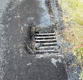 Schadhafter Straßenablauf
